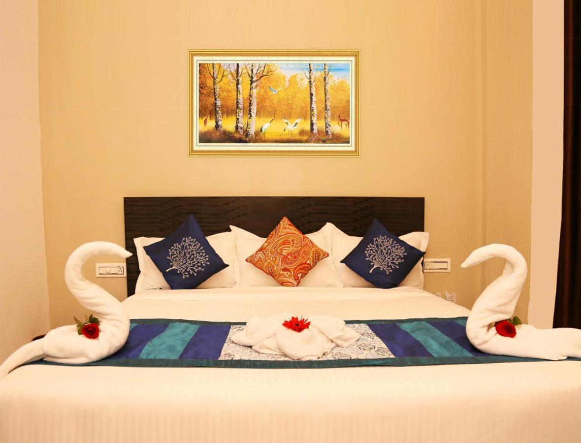 Hotel Ace Plaza Udaipur Exteriör bild